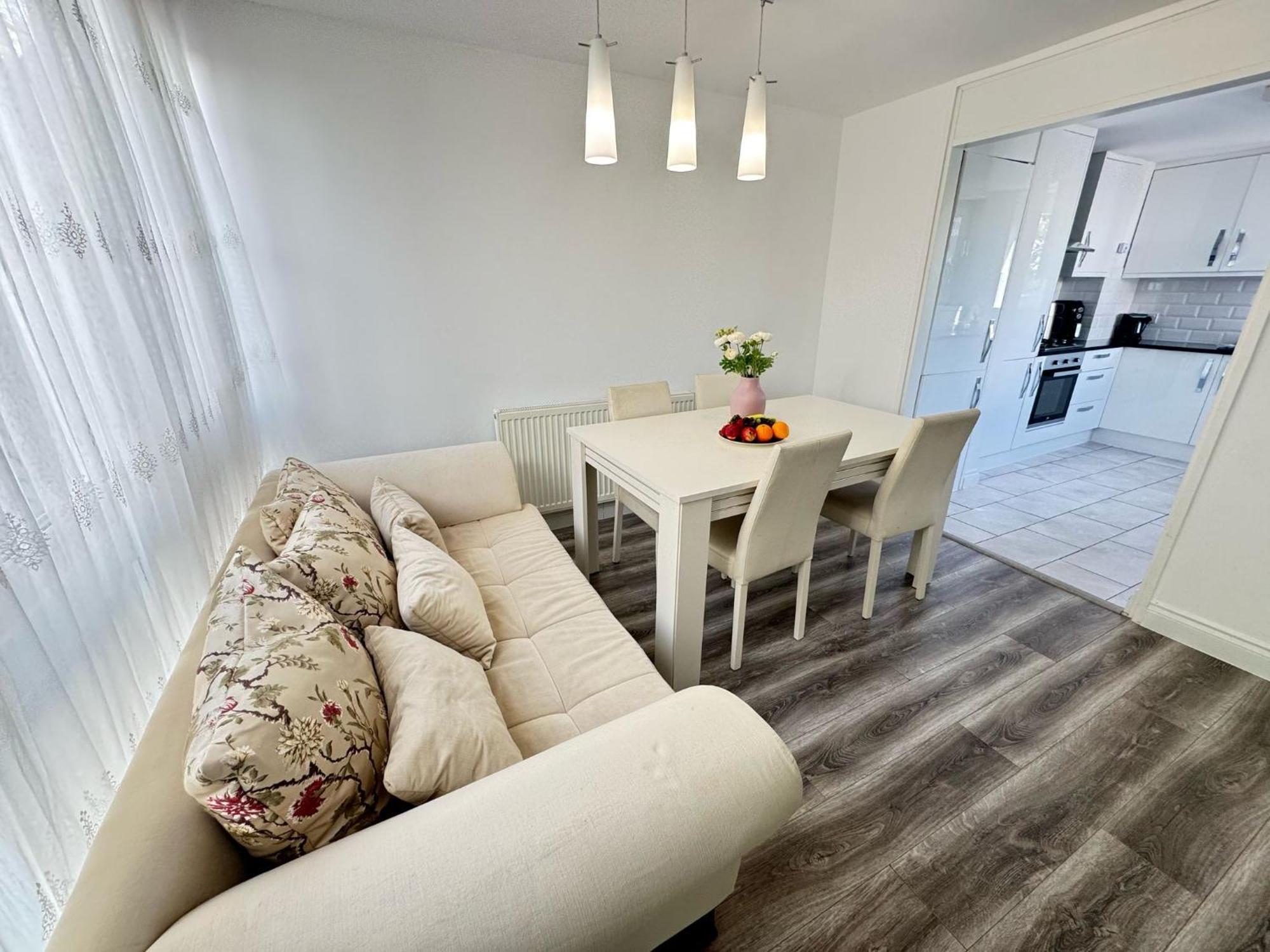 Betty Homes - Nearby Angel And Highbury * Londra
